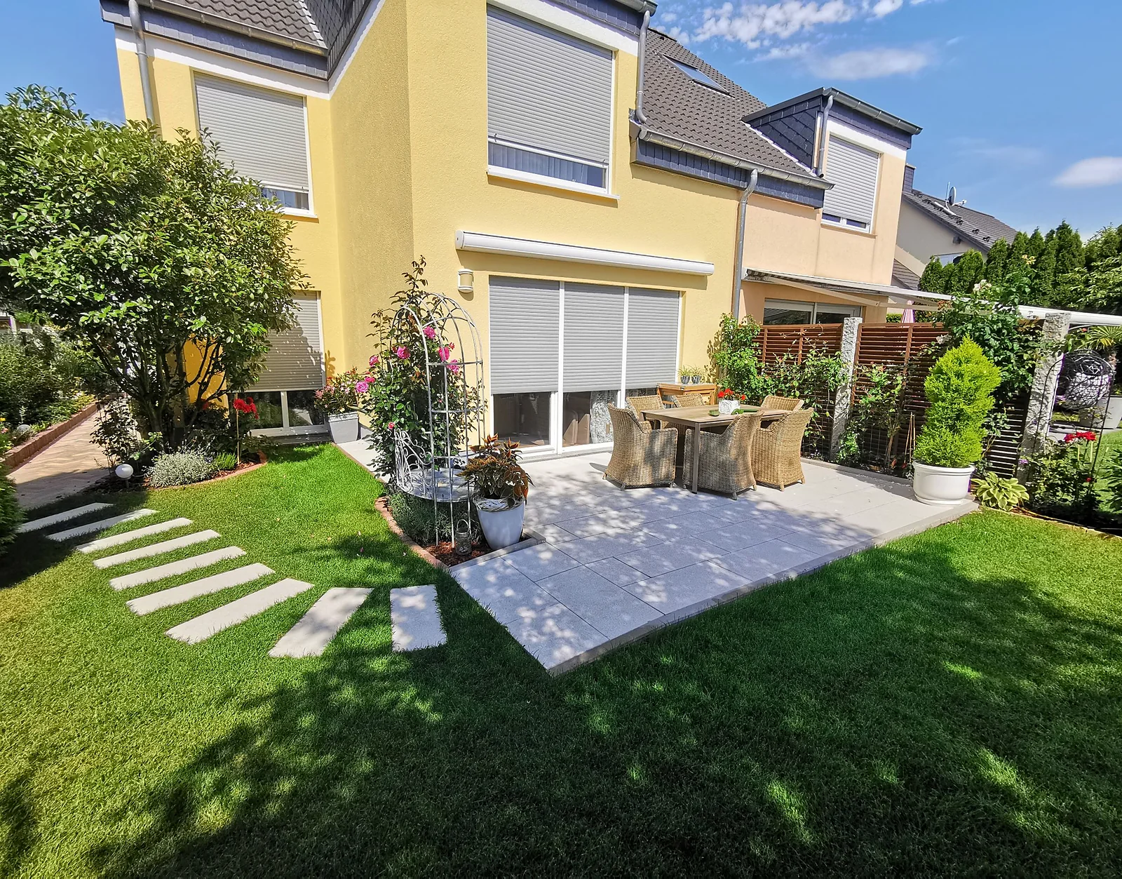 Terrasse & Gartenwege – Außenanlagen